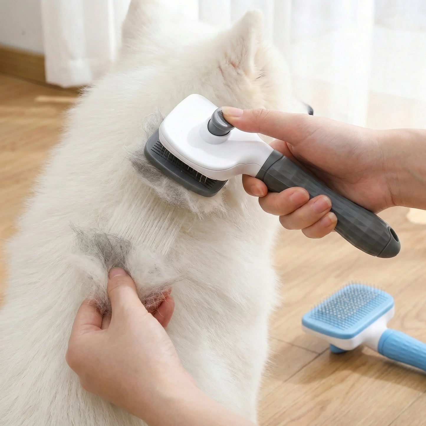 1-Click Self-Cleaning Pet Grooming Brush